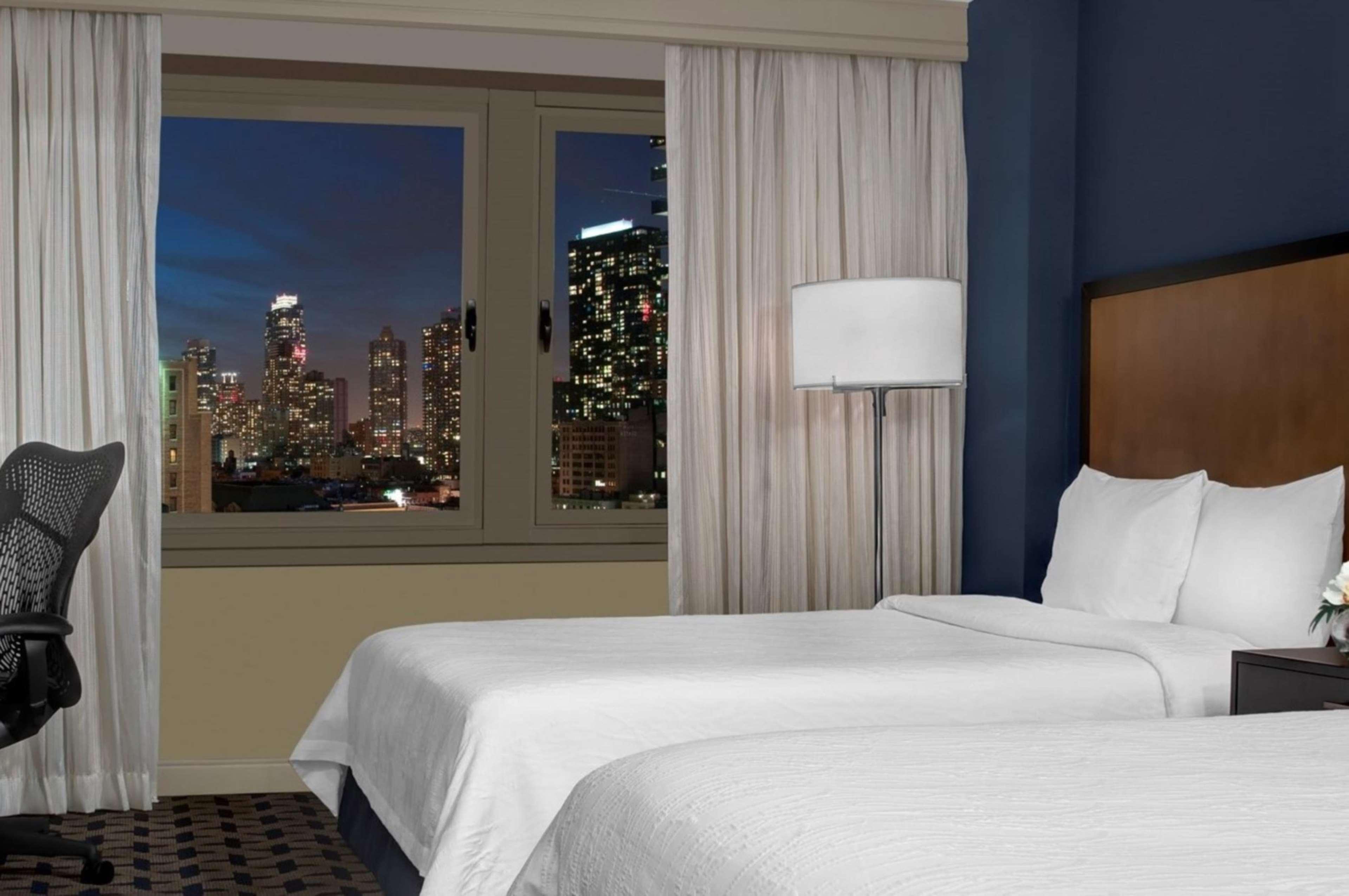 Kimpton Theta New York - Times Square By Ihg Nova York Exterior foto A guest room at the Hilton New York