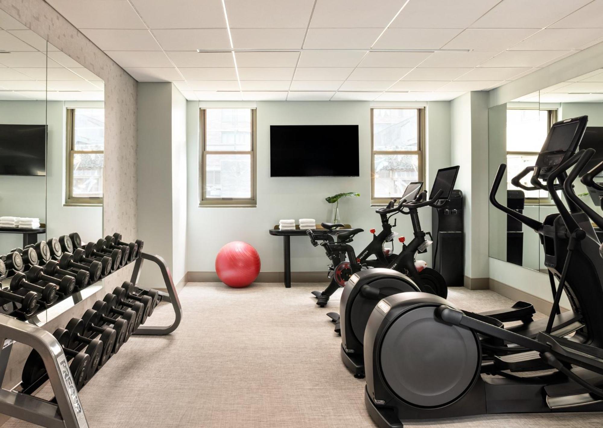 Kimpton Theta New York - Times Square By Ihg Nova York Exterior foto The fitness center