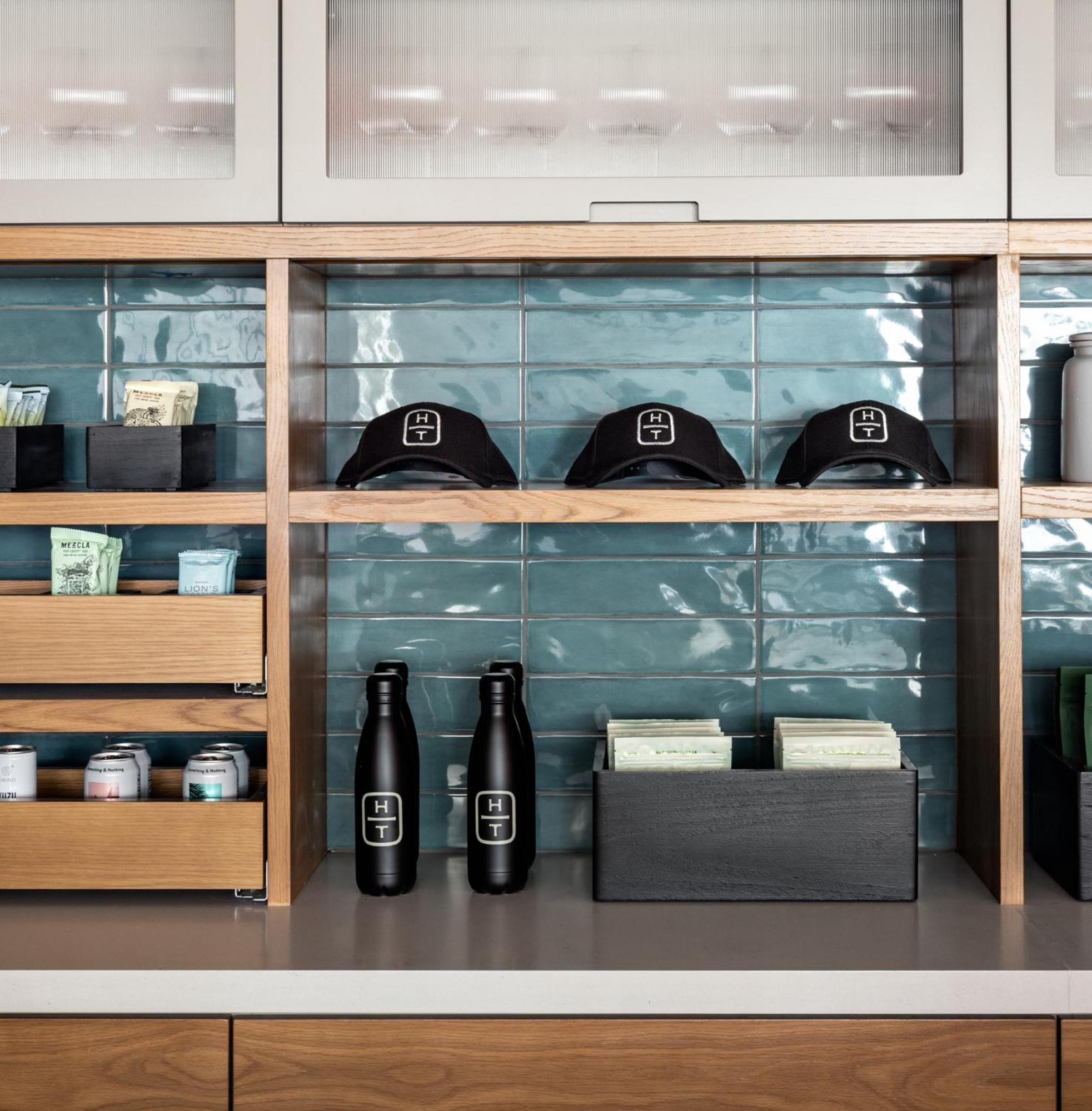 Kimpton Theta New York - Times Square By Ihg Nova York Exterior foto A selection of the products offered by the hotel