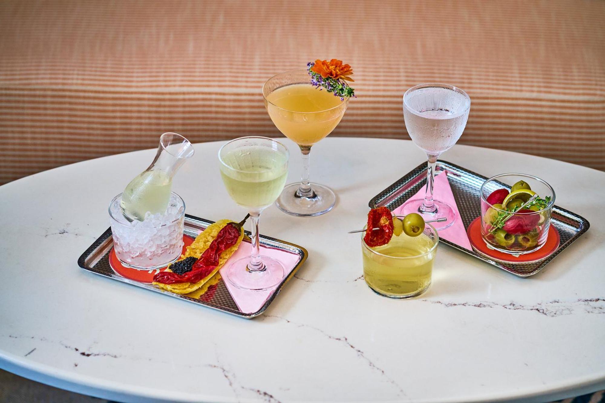 Kimpton Theta New York - Times Square By Ihg Nova York Exterior foto Cocktails at the bar